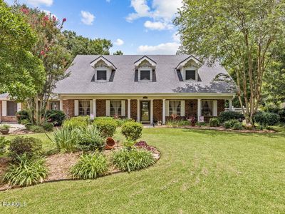 208 Pembroke Ln