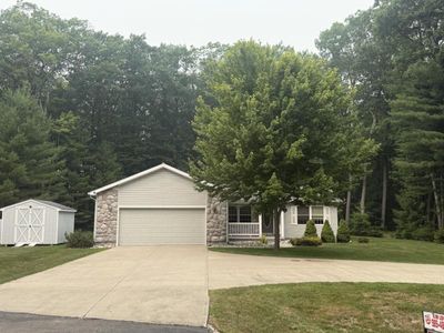 7487 Lakewood Dr