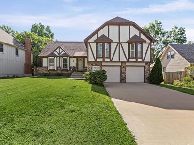 Property at 10245 Haskins St, Lenexa, KS