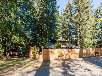 360 Kingsway W