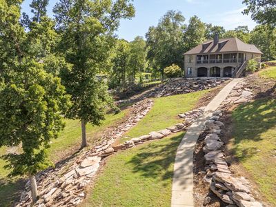 202 Riverbend Ln