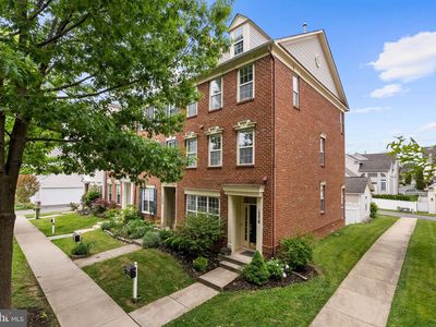 1376 Main Mews