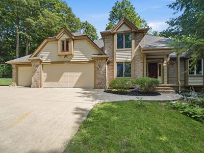 3724 Capilano Dr