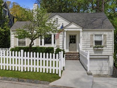 240 Eureka Dr NE