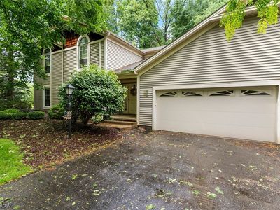 Property at 1338 Fox Run Dr, Youngstown, OH