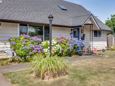 1563 NE Village Squire Ct