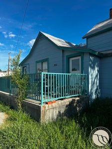 303 1st St E #5-6
