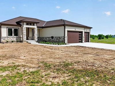 422 NE Lakota Dr