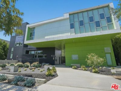 825 N Kings Rd #1