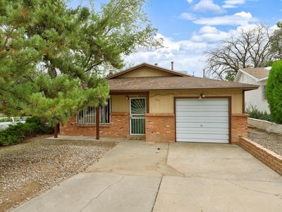 300 Aliso Dr SE