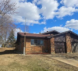 Property at 136 Virginia Ct, Streamwood, IL