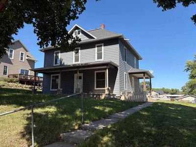 209 W Grand St