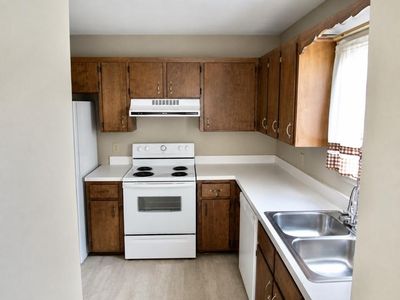 Property at 914 Executive Ct, Pineville, LA