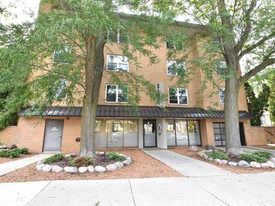2121 N Cambridge AVENUE #212