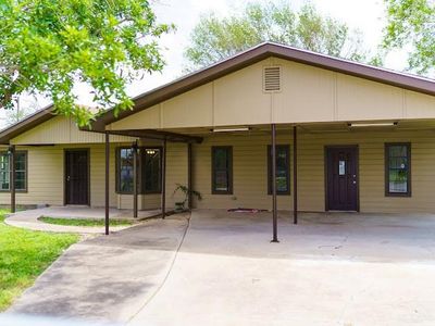 512 Alfonso Flores Dr
