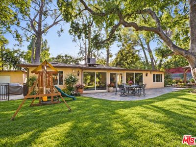 2452 N Altadena Dr