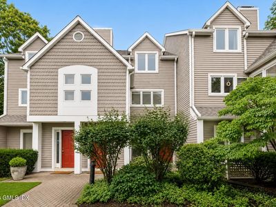 453 E Putnam Ave APT 4G