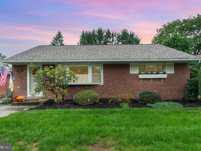 19 Country Club Pl W