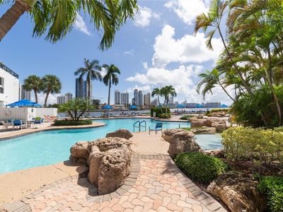 19195 NE 36th Ct APT 802