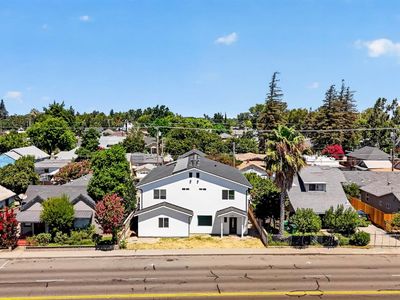 427 E Lodi Avenue