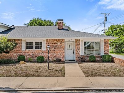 107 W 12th St #107