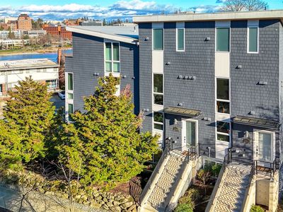 3220 Franklin Avenue E