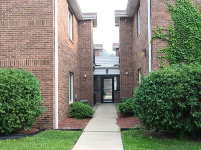 5805 W Eddy St APT 1D