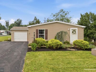 90 Robin Ln
