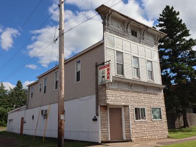 1222 Lake Shore Dr E