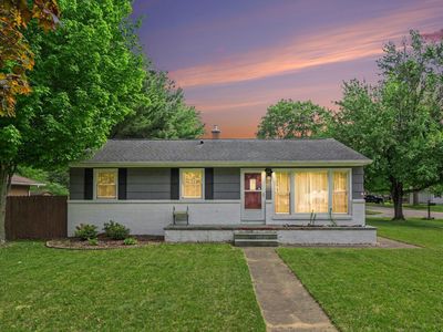 319 W North St