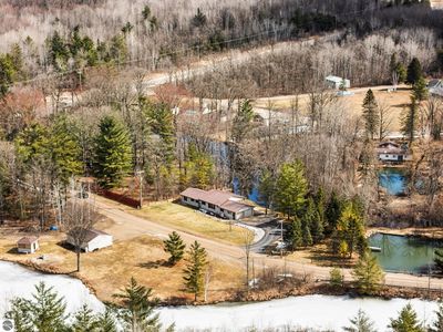 89 River Dr