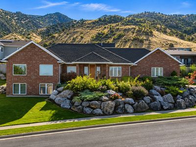 770 Eagleview Dr