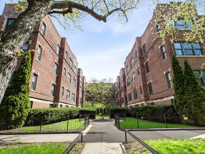 5555 S Kimbark Ave #2