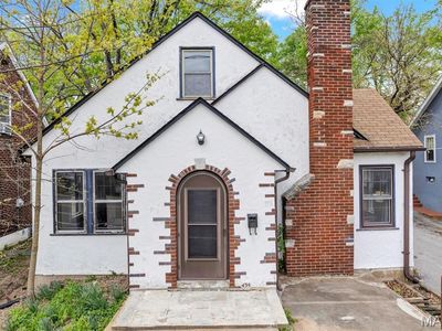 439 N Laclede Station Rd