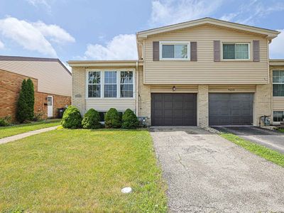 Property at 9249 Barberry Ln, Des Plaines, IL