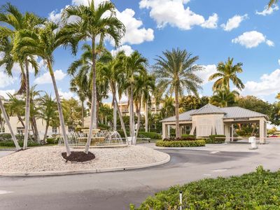 17 ROYAL PALM Way #105