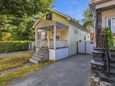 16 Erb St