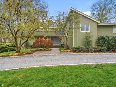 2 Exeter Ln