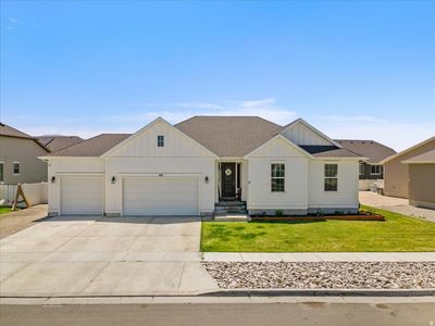 705 W Regatta Ln