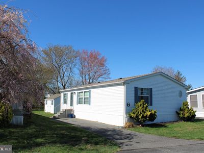 7 Colonial Ln