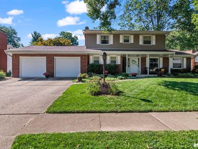 30 Danbury Dr