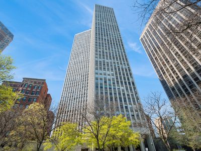 2626 N Lakeview Ave APT 3307