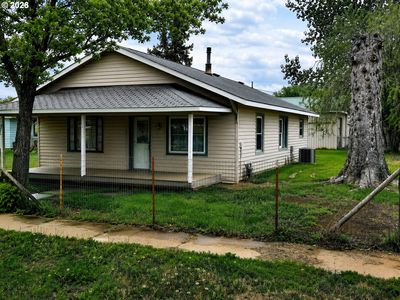 395 Center St