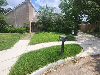2127 Manor Green Dr
