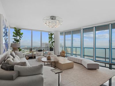 100 S Pointe Dr APT 3906