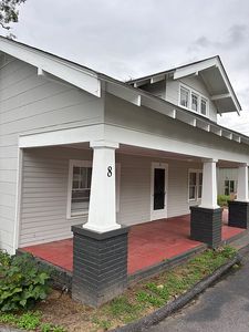 8 E Main St