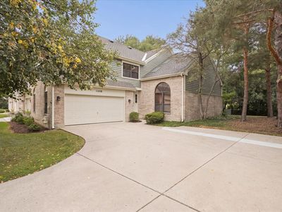 Property at 11458 Ashley Woods Dr, Westchester, IL