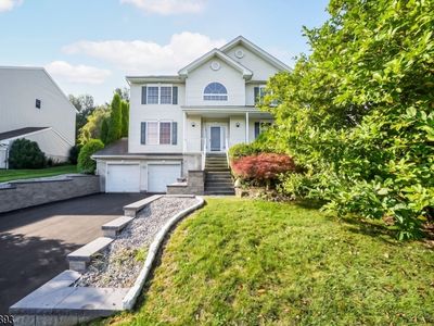Property at 5 Pegasus Pl, Hackettstown, NJ