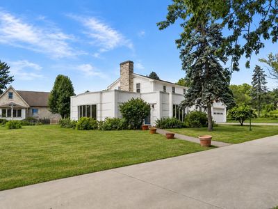 1214 Riverside Dr