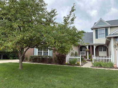 607 Shoreline Dr